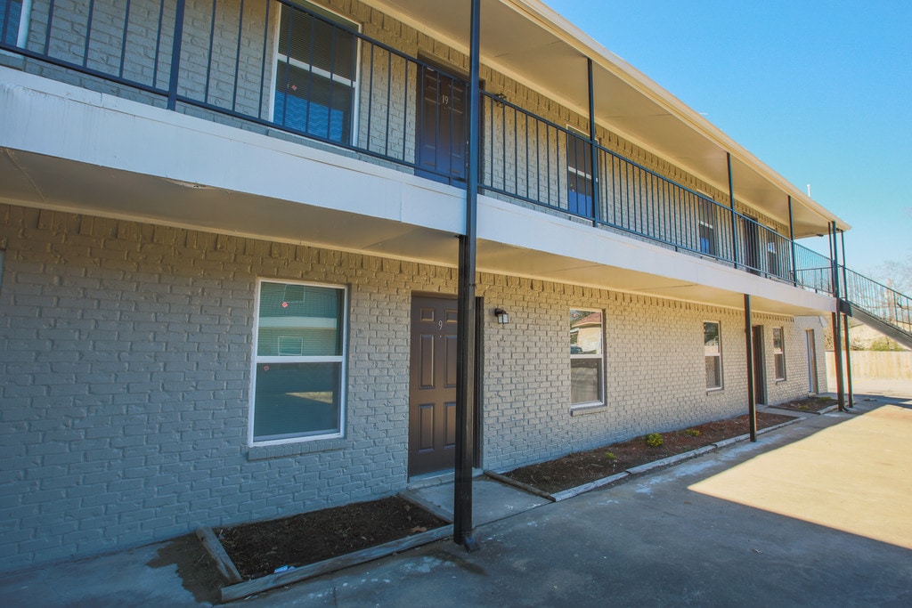 Gant Apartments in Commerce, TX