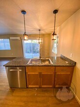 360 NW Willamina Dr in Willamina, OR - Building Photo - Building Photo