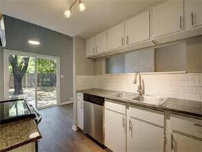 1006 Fieldwood Dr in Austin, TX - Building Photo - Building Photo