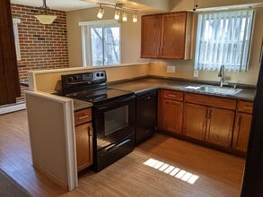 907 Hooper Rd in Endicott, NY - Building Photo - Building Photo