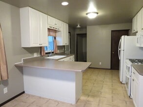 1825 Degeest Dr in Rapid City, SD - Building Photo - Building Photo