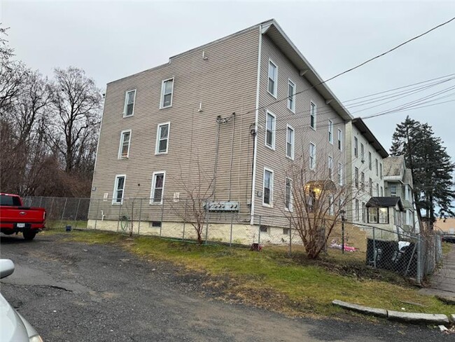 651 Lansing St in Schenectady, NY - Building Photo - Building Photo