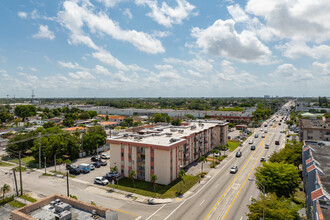 Madrid Terrace in Miami, FL - Building Photo - Building Photo