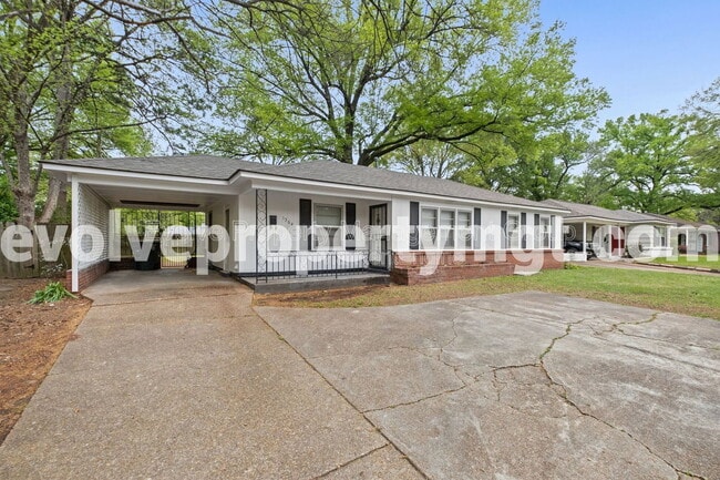 1564 S Perkins Rd in Memphis, TN - Building Photo - Building Photo