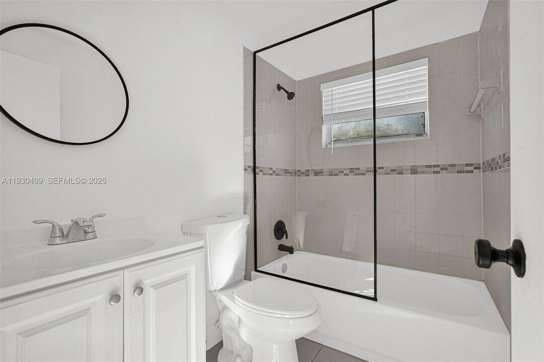 8295 NE Miami Ct in Miami, FL - Building Photo