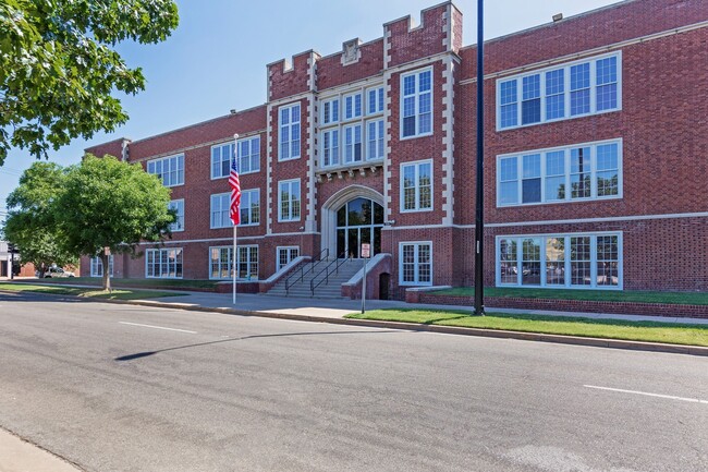 The Flats 324 in Wichita, KS - Foto de edificio - Building Photo