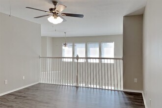 5015 Mossy Bridge Dr in Spring, TX - Foto de edificio - Building Photo