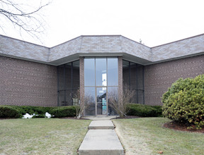 3N550 Crown Rd in Bensenville, IL - Foto de edificio - Building Photo