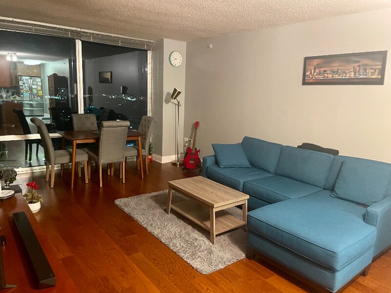 9655 Woods Dr in Skokie, IL - Building Photo