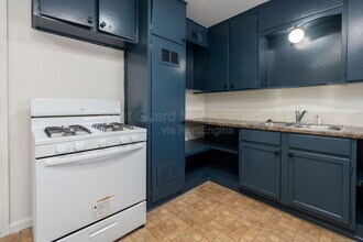 654 S Eastridge Dr in Wichita, KS - Foto de edificio - Building Photo