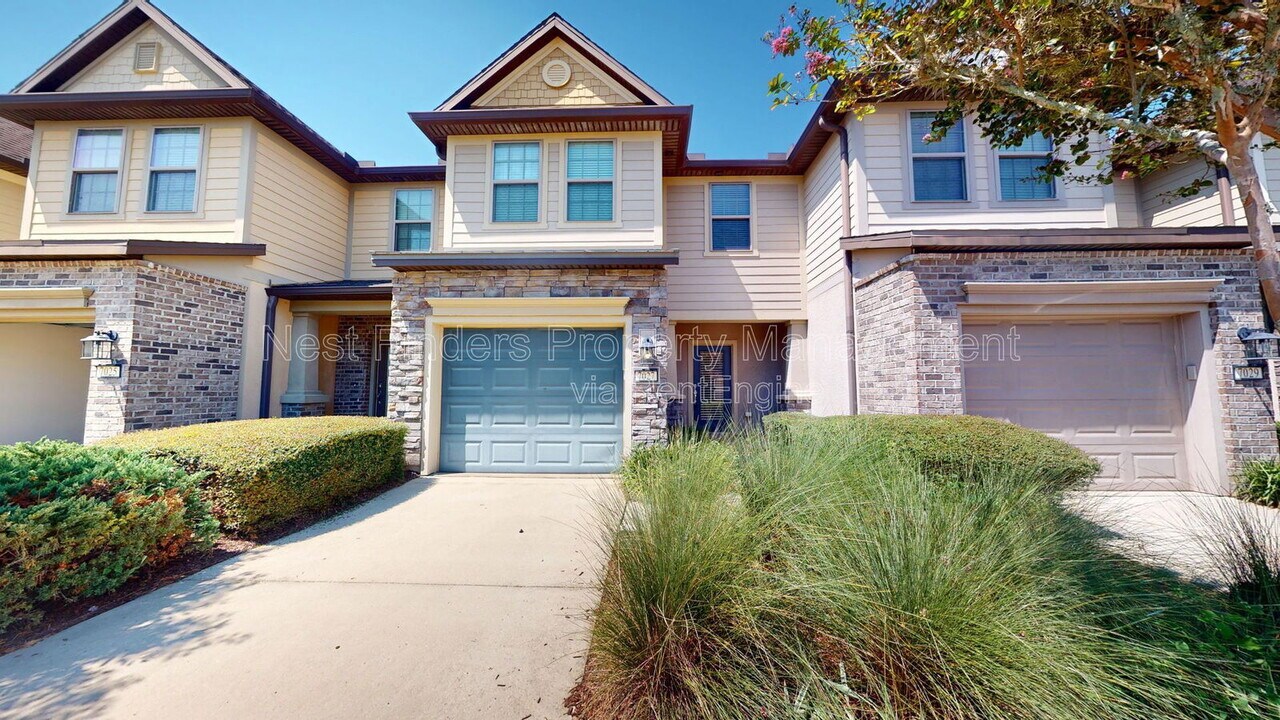 7027 Coldwater Dr in Jacksonville, FL - Building Photo