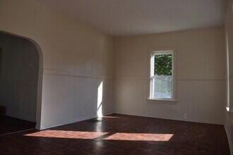 387 Cleveland St in Akron, OH - Building Photo - Building Photo