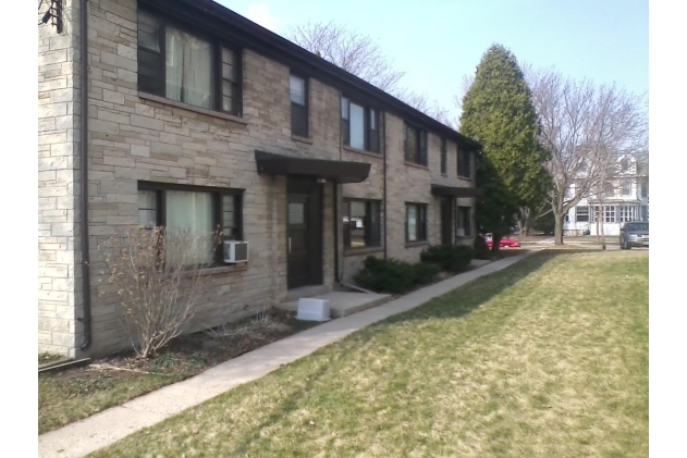 521 Dunbar Ave in Waukesha, WI - Foto de edificio