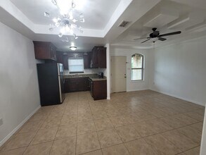 139 Kleberg Ave in Brownsville, TX - Building Photo - Building Photo