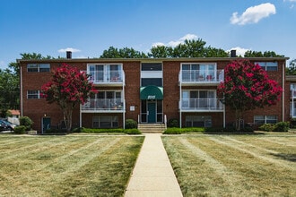 Westgate Apts & Townhouses LP in Manassas, VA - Building Photo - Building Photo