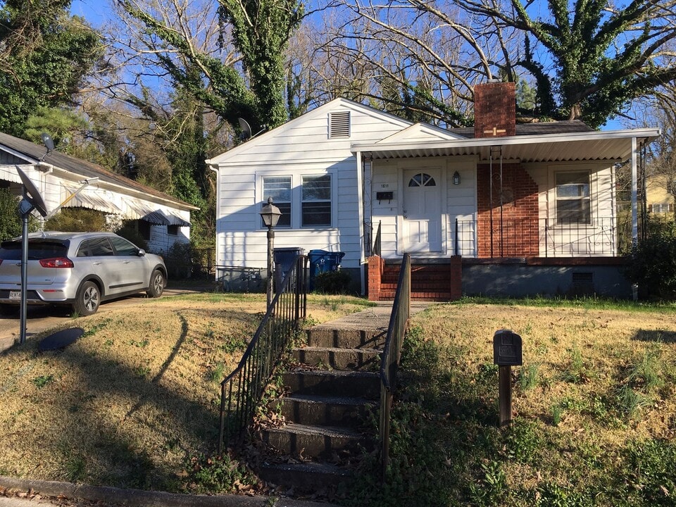 1811 Thomas Ave in Anniston, AL - Building Photo