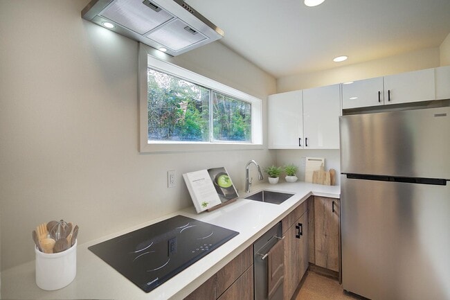 2410 SW Brandon St in Seattle, WA - Foto de edificio - Building Photo