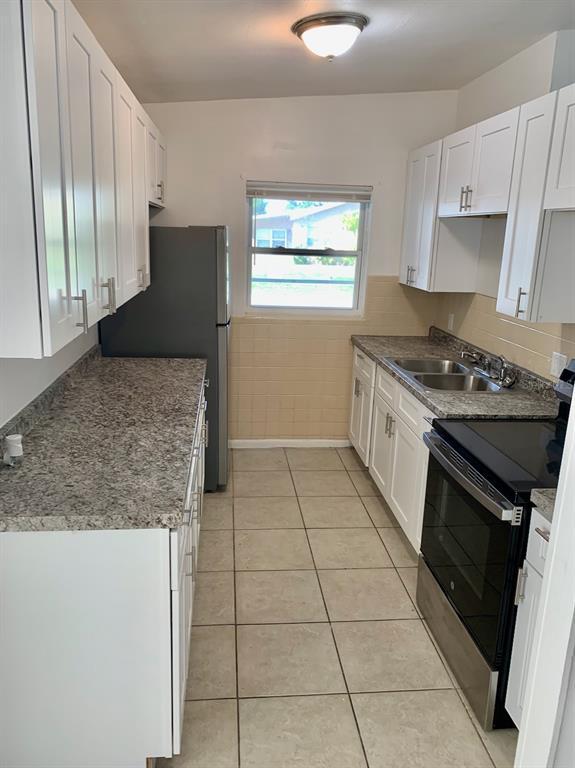 3140 Crestwood Dr in Port Charlotte, FL - Building Photo - Building Photo
