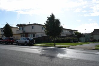 871 Commercial Ave in South San Francisco, CA - Building Photo - Building Photo