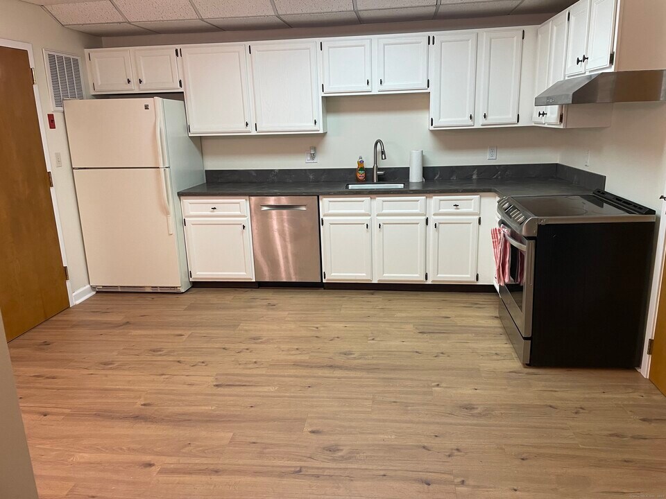 401 Greenwich Ave in Greenwich, CT - Building Photo