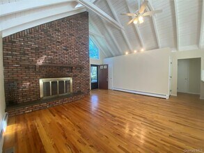 15 Crestview Dr in Remsenburg, NY - Building Photo - Building Photo