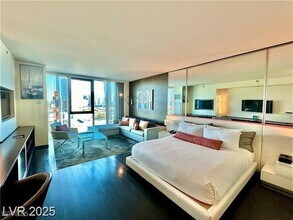 4381 W Flamingo Rd in Las Vegas, NV - Building Photo - Building Photo