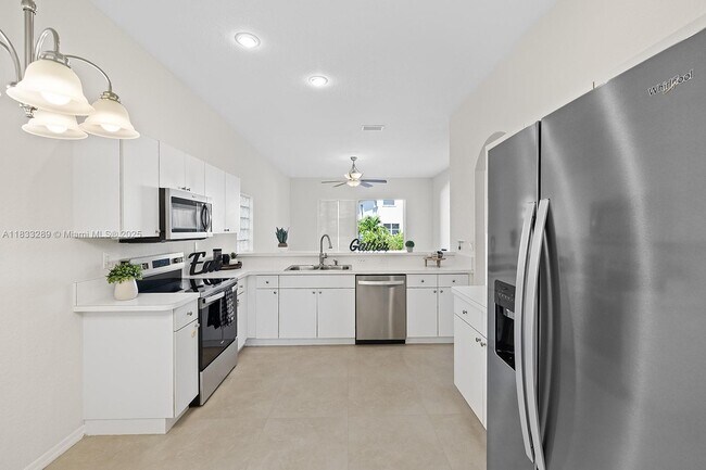 1941 NW 171st Ave in Pembroke Pines, FL - Building Photo - Building Photo