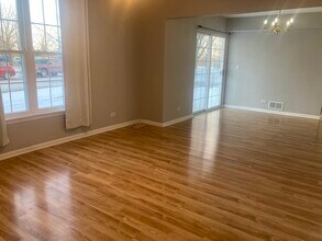 1093 Symphony Dr in Aurora, IL - Building Photo - Building Photo