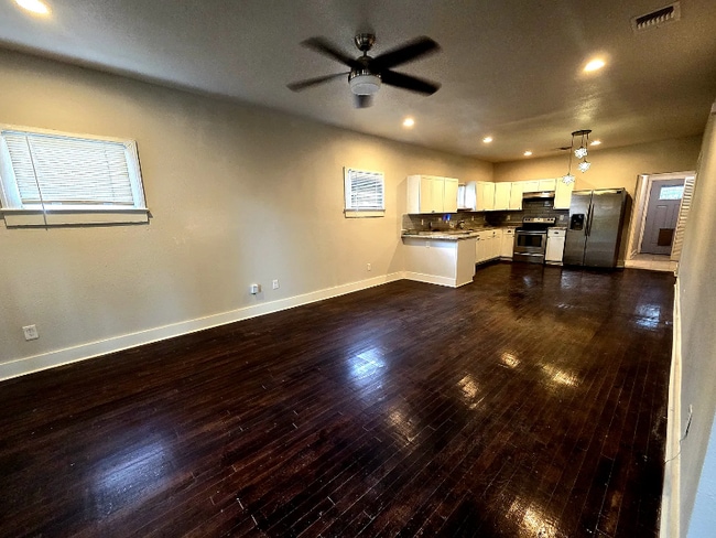 1211 W Agarita Ave in San Antonio, TX - Building Photo - Building Photo