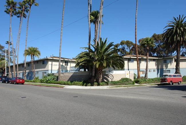 Tradewinds Apartments in Ventura, CA - Building Photo - Building Photo