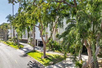 Sherman Villas in Sherman Oaks, CA - Building Photo - Building Photo