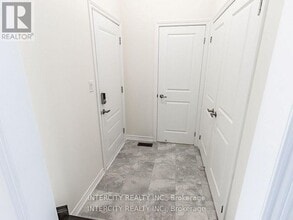 11 Bookton St in Brampton, ON - Building Photo - Building Photo