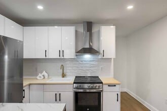 123 Paxton Ln in Niagara-On-The-Lake, ON - Building Photo - Building Photo