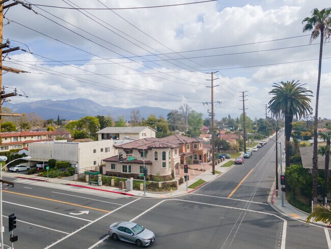 5702 Temple City Blvd in Temple City, CA - Foto de edificio - Building Photo
