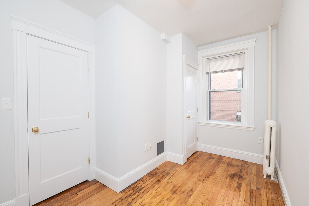 9 Worthington St, Unit 1 in Boston, MA - Building Photo