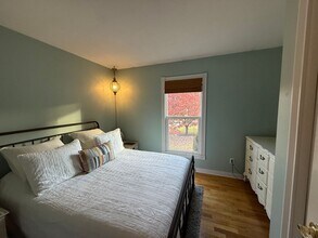 1652 Stonewood Dr SE in Lowell, MI - Building Photo - Building Photo