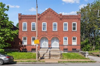3215 Nebraska Ave, Unit 3217 Nebraska Ave #2F in St. Louis, MO - Foto de edificio - Building Photo