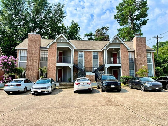 2401 Sycamore Ave in Huntsville, TX - Foto de edificio - Building Photo