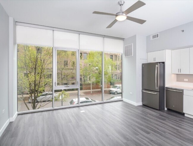 property at 905 W Montrose Ave