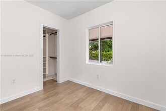 266 NE 42nd St in Miami, FL - Building Photo - Building Photo