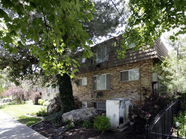 Cedar Cliff Apartments in Salt Lake City, UT - Foto de edificio - Building Photo