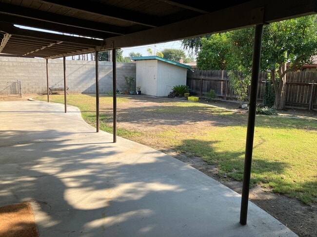 4709 Summertree Ln in Bakersfield, CA - Building Photo - Building Photo
