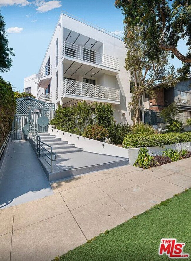 842 11th St in Santa Monica, CA - Building Photo - Building Photo