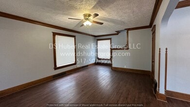 921 W Oakland Ave in Lansing, MI - Building Photo - Building Photo