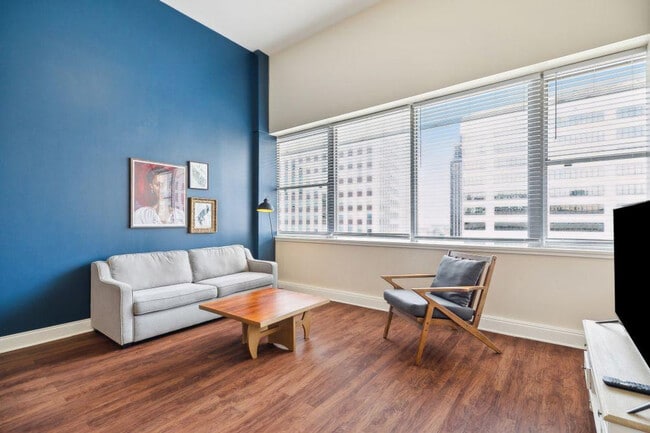 925 Common St in New Orleans, LA - Building Photo - Building Photo