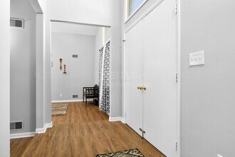 6220 Applegate Ln in Louisville, KY - Building Photo - Building Photo