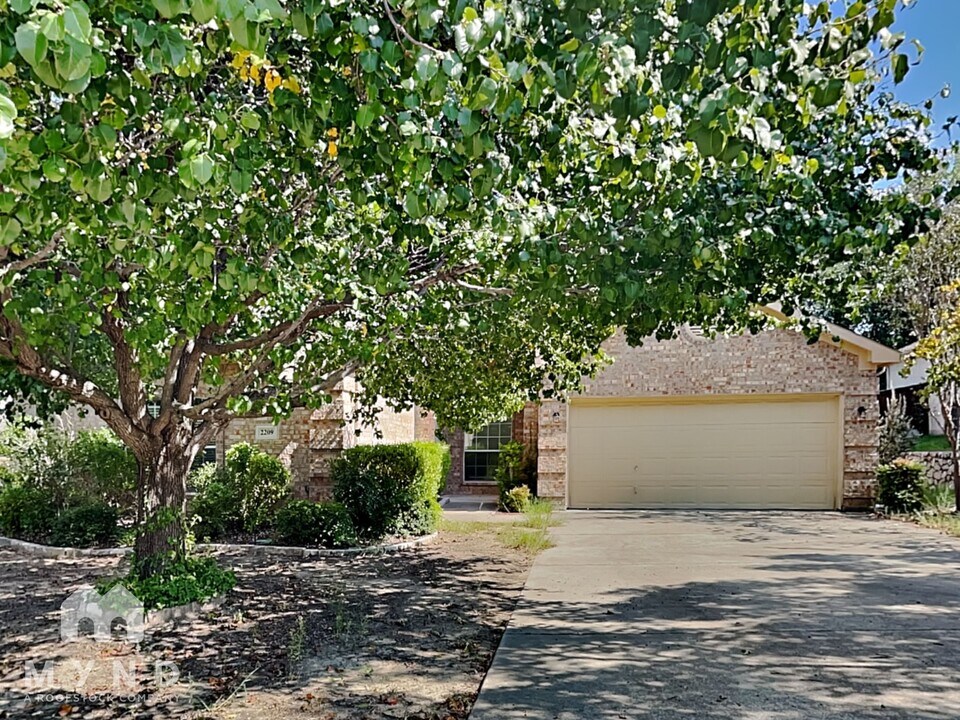 2209 Country Brook Dr in Weatherford, TX - Building Photo