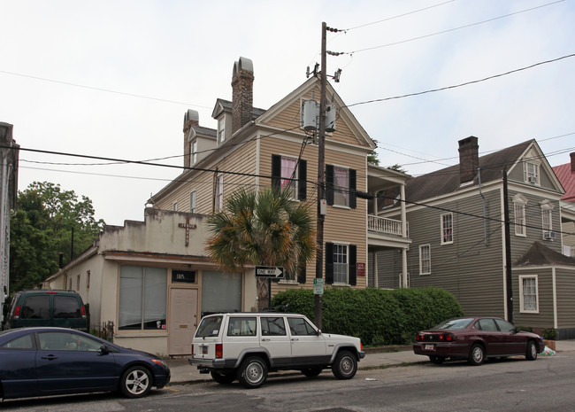 87 Spring St in Charleston, SC - Foto de edificio - Building Photo