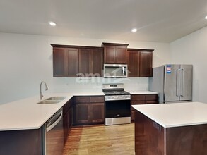 2352 NW Matteo Dr in McMinnville, OR - Building Photo - Building Photo