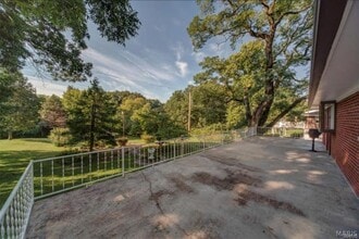 18 Dorchester Dr in Belleville, IL - Building Photo - Building Photo